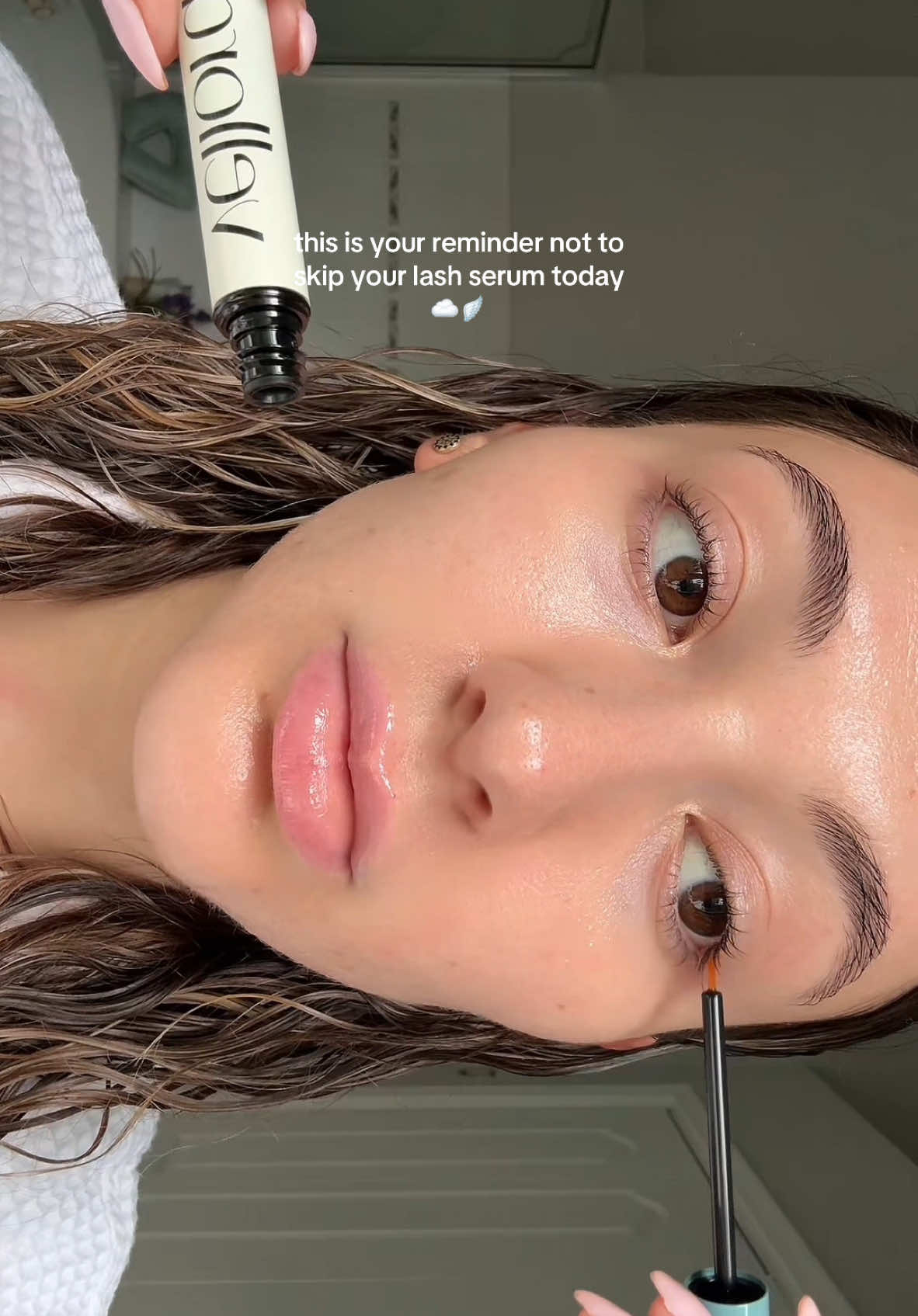 this is also a reminder to myself lol  @Vellora Beauty  #lashserum #eyelashserum #lashgrowth 