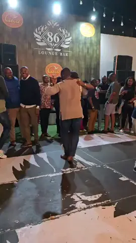 quando alguém diz,eu sei dançar! é isso... #angola🇦🇴 #semba #kizomba 
