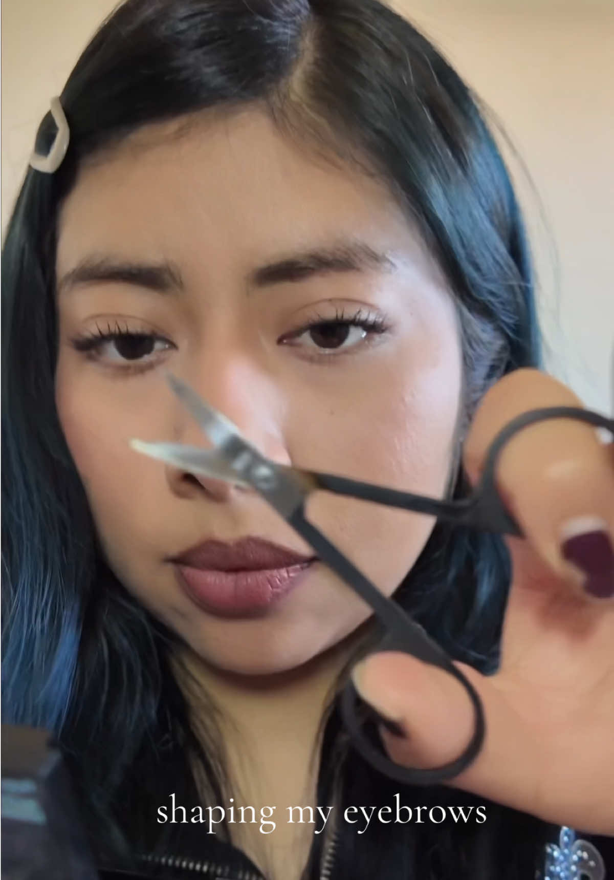 #eyebrows #shapingeyebrows #eyebrowshaping #eyebrowtutorial #thineyebrows #straighteyebrows 
