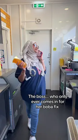 Hi, I’m the someone 💅🏼 #fyp #managersbelike #trends #viralllllll #customers #bubbletea @NiluB 