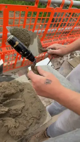 It’s the oldest Trick in the book👀🧱😂😂#blowthisup #fyp #fypシ゚viral #fypシ #flatout #sitemanager #site #builder #bricklaying #bricktok #brick #construction #sitelife #funnytiktok #funnyy #prankwars 