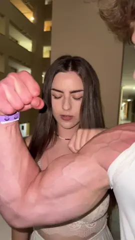 Dame un grrr #trends #grrr #dameungrr #fuerte #men #girl #biceps 