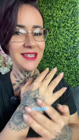 Coça porque a epiderme está se regenerando. A histamina entra em ação e ativa os receptores sensoriais. Não coce, cicatrize 💜  #tatuagem #tattoos #tatuadasdeltiktok  @Marcia Fenix tatuadora  @Marcia Fenix tatuadora  @Marcia Fenix tatuadora 