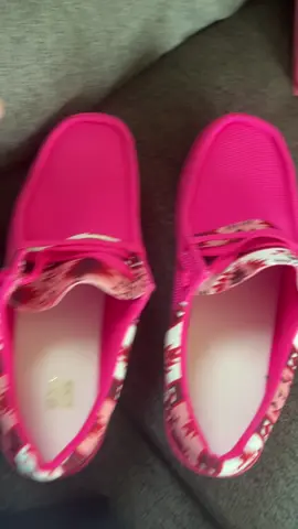 cute slip on shoes! #tiktokshopfinds #creatorsearchinsights 