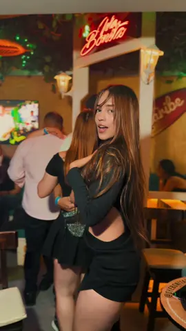 🫶🏻🏖️Bebé, tu como eres tropical y bailadora, los viernes en la playita te tenemos el parche, Viernes con música en vivo, Dj en vivo, 100% Crossover y la energía que no miente.🏖️⚡️ #Medellin #colombia #musica 