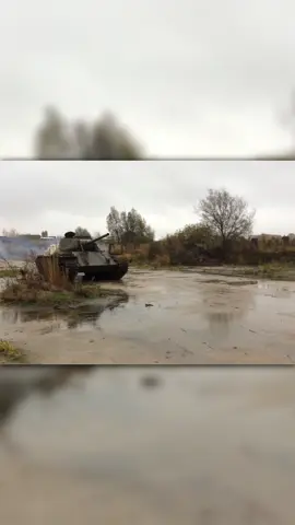 T-44 adalah tank medium Soviet yang dikembangkan pada pertengahan 1940-an. Tank ini dirancang untuk menggantikan tank T-34 yang terkenal selama Perang Dunia II. T-44 memiliki beberapa perbaikan signifikan dibandingkan dengan T-34, termasuk: 1. Lapis baja yang lebih tebal dan desain yang lebih baik 2. Meriam yang lebih kuat (85mm atau 100mm) 3. Mesin yang lebih efisien dan mobilitas yang lebih baik Meskipun T-44 memiliki potensi besar, tank ini tidak banyak diproduksi dan digunakan secara luas karena beberapa alasan, termasuk: 1. Perang Dunia II berakhir sebelum T-44 dapat digunakan secara luas 2. Pengembangan tank T-54 yang lebih canggih dan efektif T-44 tetap menjadi tank yang penting dalam sejarah pengembangan tank Soviet, dan beberapa unit masih digunakan dalam peran terbatas hingga tahun 1960-an. #fyp#fypage#ww2#t44#unisoviet#sejarah#ww2history #masukberanda#foryou#foryoupage 