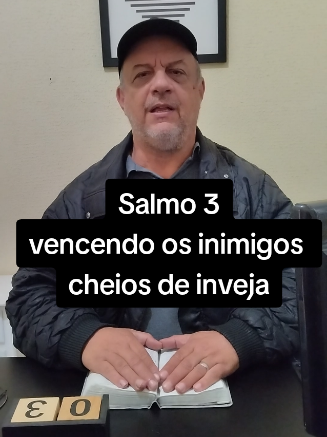 Salmo 3 vencendo os inimigos cheios de inveja. #salmo3 #salmos #biblianotiktok #bibliasagrada #salmo #oracaopoderosa #oracaododia #cristaosnotiktok #altamagia #decretos #sigilos 