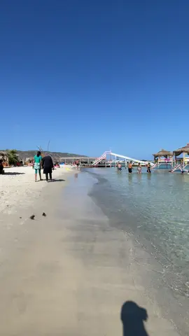 Ouverture le 15 Juin 2025 ! 🐚🌞 Promotion Mois de Juin :  65 dt par adulte, paillote ou cabane  et 40 dt l’enfant ! 🌞🐚 Au choix : * Cabane classique  * Cabane Azur, avec piscine privée  * Paillote classique  * Paillote STAR, avec hamac-lit intégré  Inclus : * Parking sécurisé  * Traversée en bateau  * Cabane sur le sable * Déjeuner complet  * Annimation * Toboggan XL  * Trampoline  * Piscine centrale  * Douche/Vestière  Les réservations se font au +99 752 023 ☎️ #PourToi #PourToi #pourtoi #cocobeach #vacances #vacances #algerie🇩🇿 #beachclub #tunisia🇹🇳 #tunisia🇹🇳 #libya🇱🇾 #Summer #beachvibes #fypシ゚ #playa #jetskivideos #tunisia🇹🇳🇹🇳🇹🇳 