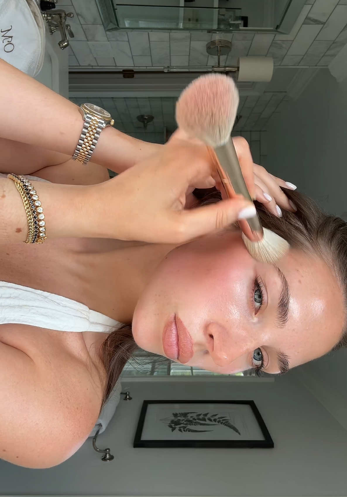another day another glowy look 🐚 