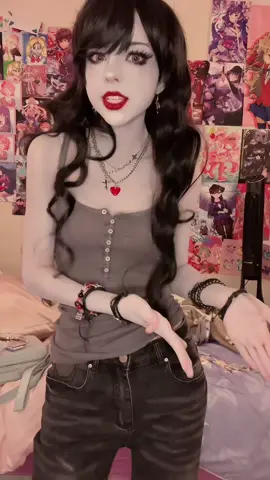 Fallout boy so real #marceline #adventuretime #cartoon #cartoonetwork #marcelinethevampirequeen #guitar #cosplay #cosplayer #bodypaint #vampirecosplay #pink #adventuretimecosplay #marcelinecosplay #marcicosplay #marci  #marcelinexbubblegum #cartooncosplay #vampire  