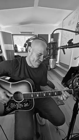 Es jueves y todo va a estar bien🎸🎵