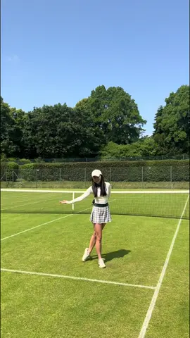 The best ever thing in UK is enjoy the grass tennis court!#Wimbledon #tennis #tenniscourt #UK 