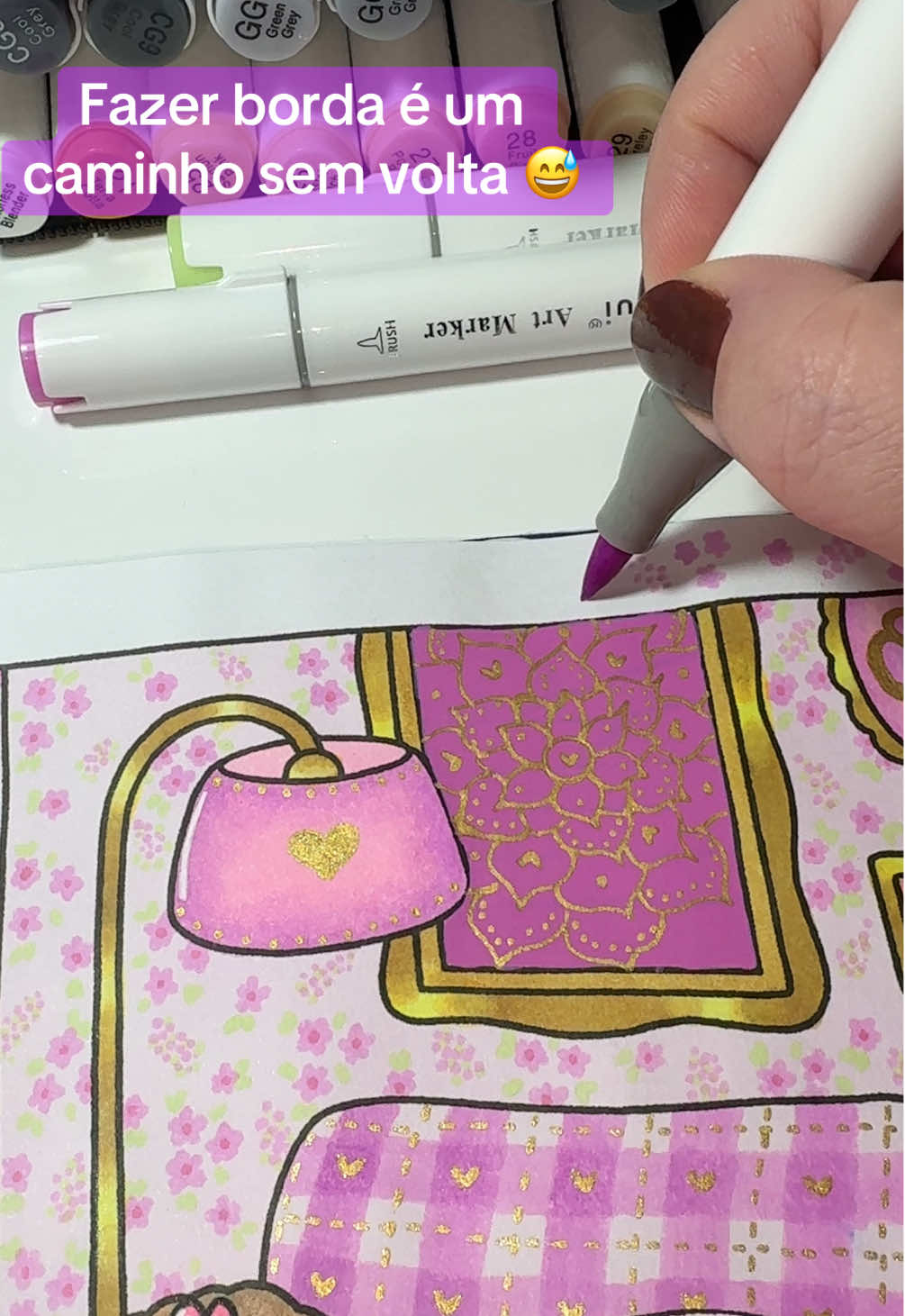 Fica lindo Bobbie Goods com borda, mas confesso que tenho dó de gastar os marcadores kkkkkkkkkk #bobbiegoods #bobbiegoodsart #coloringbook #colorwithme #issoeaquilo #inspiration #desenho #bobbiegoodscoloringbook #fyp