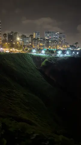 Malecón Cisneros / Distrito de Miraflores #limasinfiltro4k #peru🇵🇪 #limaperu🇵🇪 #lima #peruanosenelmundo #