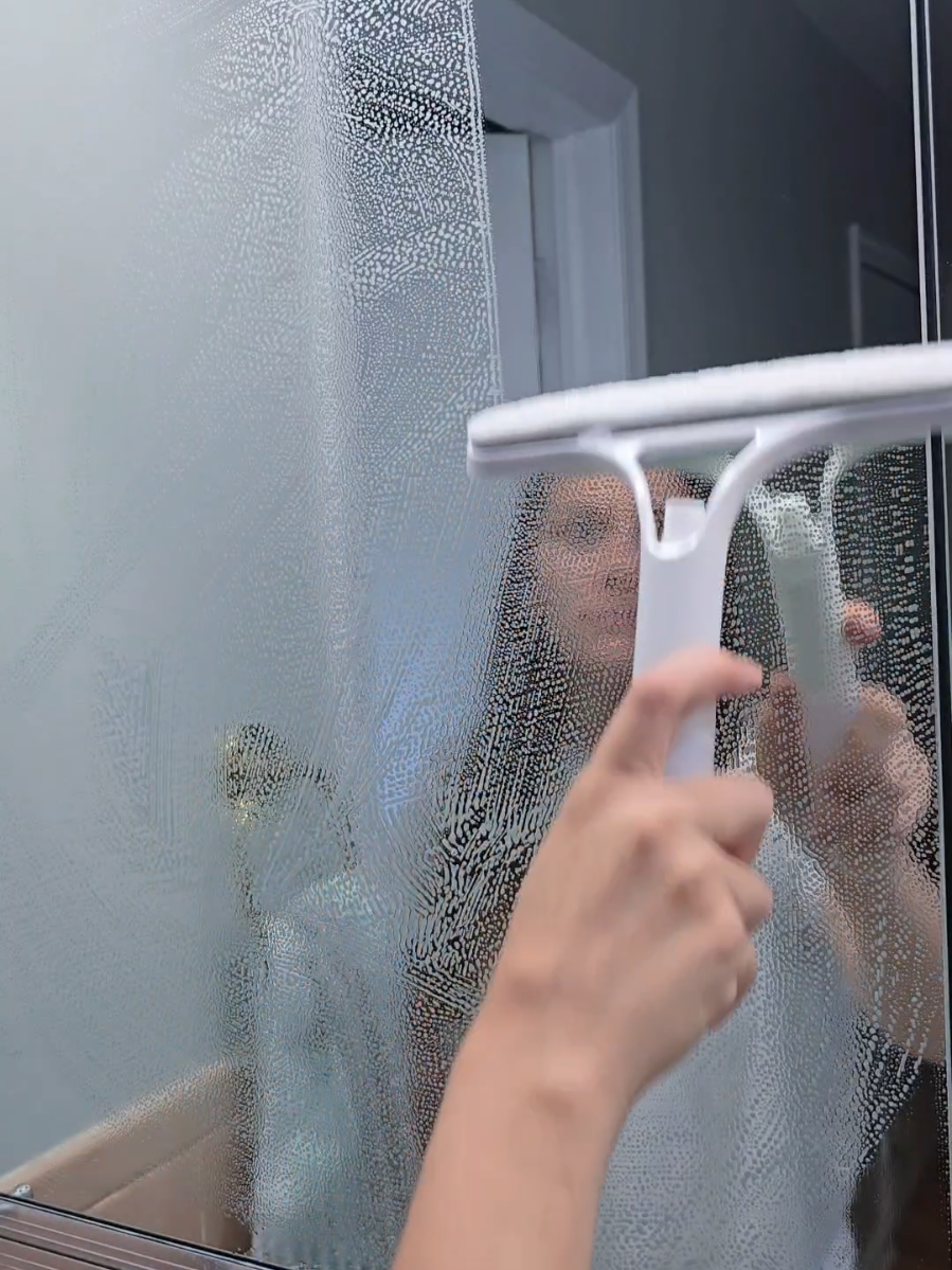 This 3-in-1 cleaning tool makes mirror and window cleaning so easy! Spray, scrub, and scrape — all in one go! 🧼✨ #cleaningtiktok #cleaningtool #mirrorcleaning #windowcleaning #cleaninghack #tiktokmademebuyit #cleaninggadgets #momhacks #CleanTok #ttshop #fypシ #trending #viral 