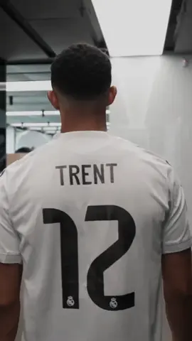 🚨🚨Resmi sudah! Trent Alexander-Arnold kini berseragam Real Madrid dengan nomor punggung 12. Debut pertamanya akan terjadi di ajang besar: FIFA Club World Cup. Era baru dimulai!#realmadridfans#realmadrid #taa #trentalexanderarnold #liverpool #ronaldo #santiagobernabeu #breakingnews #fifaclubworldcup #12 #fyp #zxycba 