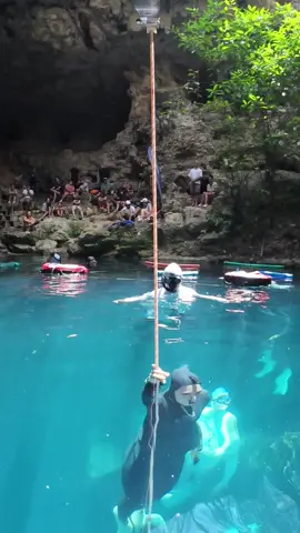 el fracaso del primer intento le puso más presión a este buceo… pero también más intención y significado 🤍 al día siguiente, volví a bajar a 86 metros en 2:43 y esta vez sí completé el protocolo. un recuerdo del pasado que me sigue enseñando competencia @xibalbafreediving  juez @love__freediving  safety @jim_sandoval @oceanic__vibesfreediving surface team @robertoguzman.freediver  #camilajaber 