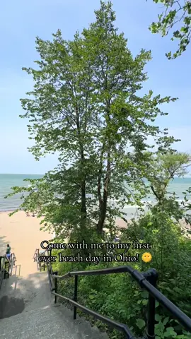 Come with me to my first ever beach day in Ohio after living here for six months from California! #movingtocleveland #zakattackcali #cleveland #ohio #thingstodoincleveland #clevelandohio #californiatoohio #huningtonbeach #ohiobeaches #ohiobeaches #beachesnearohio #clevelandbeaches #beachinohio 