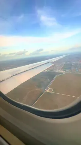 #mia #ventanilla #volar #airport #view #airplane #nubes #vews #airplane #🇺🇸🇺🇸🇺🇸 #follow #boeing #landing #aterrizaje #aterrizajeencapcut #amanecerbonito 