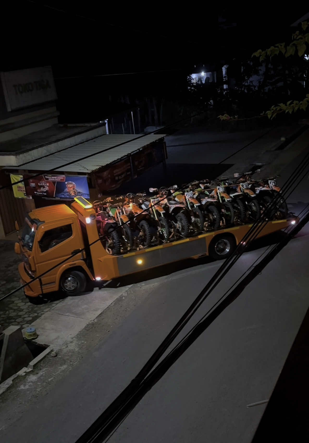 Unit 1 ready menuju tikum Shabrina hotel. @Mr Jhon @Bobibob 0,5℅  @Dirtbikes Indonesia @Hudgraphix_Official @HS (Berani Kita Beda)  otw Jogja Hard Enduro 8 #trail #jogja #enduro #jhonmx88 