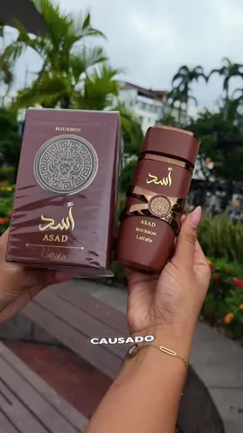 🔥 ASAD Bourbon de Lattafa: la nueva joya árabe inspirada en perfumes de lujo. Elegante, intensa y masculina. ¿Ya lo probaste? Te sorprenderá su calidad y duración. 💥💯 #asad #bourbon #perfumearabe #fraganciasvirales #tiktokperfumes #enviosseguros #boteros #guayaquil #ecuador #perfumes #sofisticado 