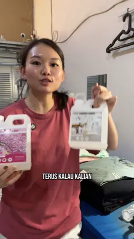 Parfum laundry versi refill 1L jadi bisa dipake untuk rumahan 