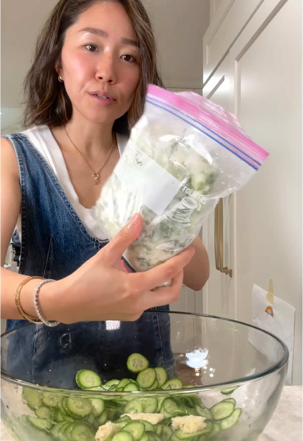 Ways to make this easy recipe even easier - buy shredded carrots and sliced mushrooms so that your ingredients are ready to go. We finished our dinner so early today that I was able to put away 2 loads of clean laundry that’s been sitting out in the hallway for weeks 🤩🫠 See below for the recipe! Serving size: 2 adults + 3 kids  Ingredients: 1 cup of sushi rice (washed - water amount depends on your rice cooker but add 25% less than your normal water amount. So if you usually add 1 cup of water, add 3/4 cup of water as the vegetables + meat will release moisture as they cook) 1 lbs of bulgogi 1 cup of sliced mushrooms 1 cup of shredded carrots 2 cups of soy bean sprouts  1 cup (or more) baby spinach to be added in the last 2 minutes  Optional: eggs Bibimbap sauce: 3 tbsp gochujang (Korean pepper paste) 1.5 tbsp of sugar 2 tbsp sesame oil 1 tsp sesame seeds 1 tsp minced garlic OR if you’re short on time, just add Gochujang + drizzle sesame oil over your bibimbap Directions: 1. Wash your rice thoroughly (5-6 times) until your water is clear. Add 25% less water amount from your usual water amount to cook your rice.  2. Add mushrooms, carrots, soy bean sprouts, and marinated bulgogi meat and make sure your toppings don’t exceed the maximum line in the rice cooker.