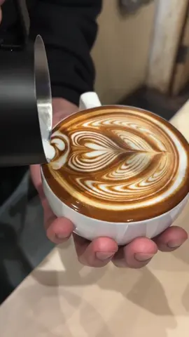 Coffee art #barista #coffee #latteart #coffeetiktok #fyp #cafe #latteart #amazing #tiktokshop #coffeetiktok 