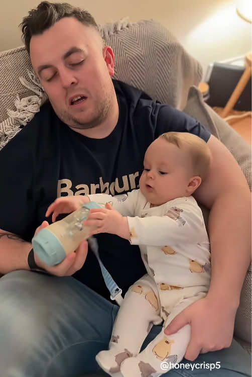 Dad,Wake up!! I’m hungry!😅🤣🤣#baby #cute #tiktok #dad #funny #kid #happy #sleep #lol 