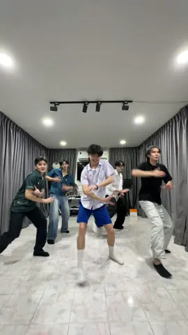 @Tatatitǐtutû @non_jarupat @Cuejsd @ssaintntp  #toryoddentertainment #oojiprince #tatassd #ssaintntp #nonjarupat  #cuejsd #dance #ต่อยอดแก๊งค์ 