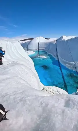 So beautiful, if only it wasn’t so cold #antarctica #nature #peaceful 