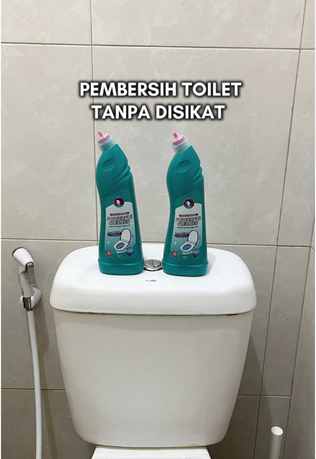 Akhirnya noda di closet yg udah lama susah banget diilangin bisa ilang dengan mudah 🥹  Bersihin toilet kotor nggak pakai ribet gosok2 udah langsung bersih  Tenang aja ini aman yaaa ga ngerusak bahannya 🤎 #pembersih #pembersihkamarmandi #pembersihcloset  #logeski #cairanpembersih #pembersihtoilet #pembersihwc 