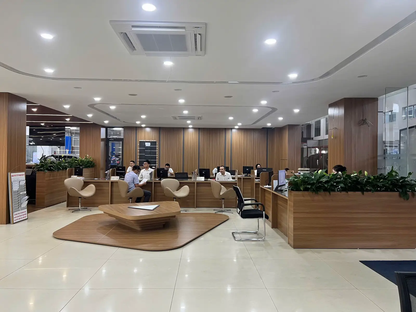 Cũng là Toyota Vinh nhưng một diện mạo hoàn toàn mới. Chào mừng Quý khách hàng tới Toyota Vinh- 19 Quang Trung-TP Vinh để trải nghiệm ạ! #toyotavinh #37nghean #thanhphovinh 
