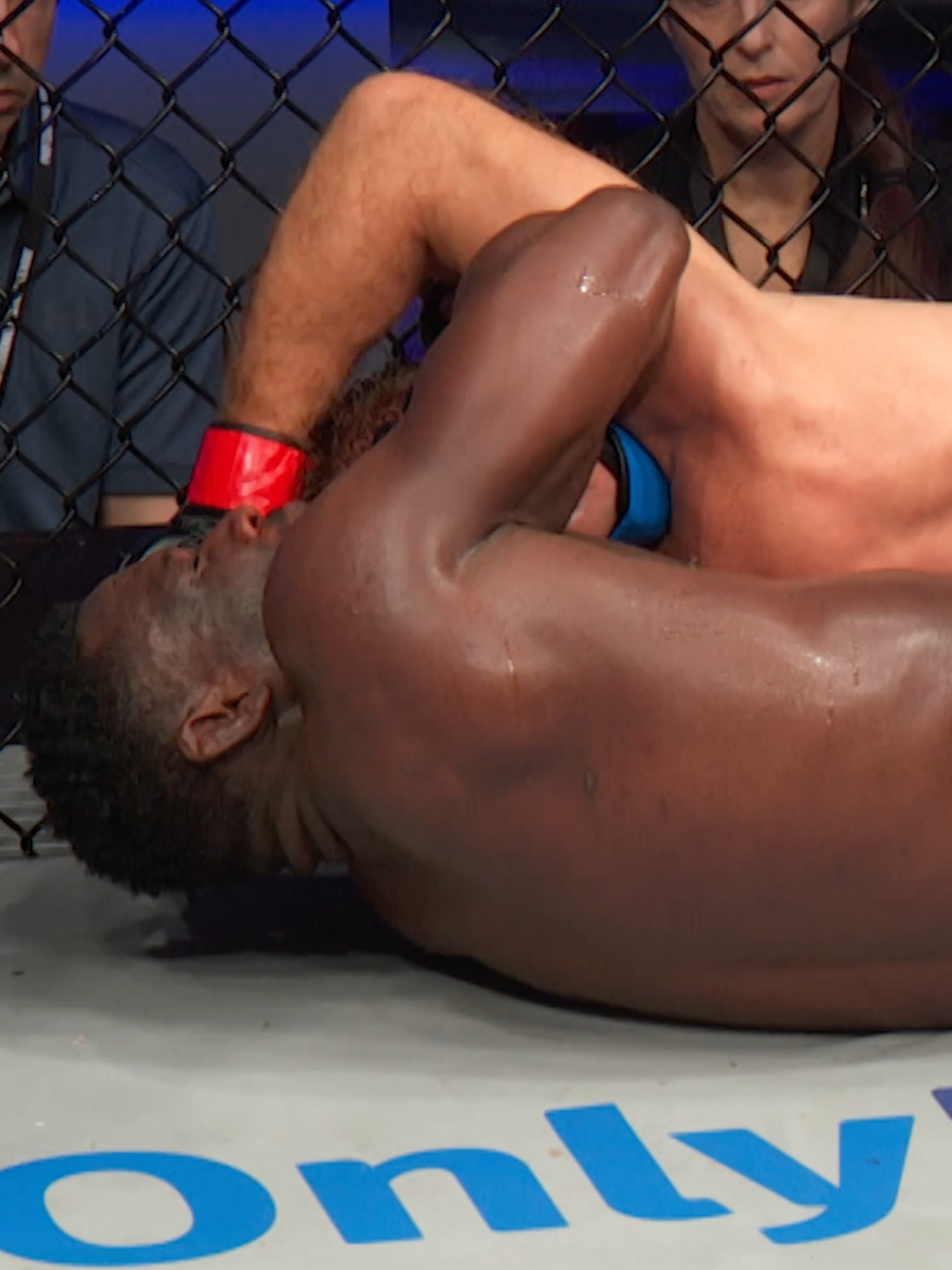 Kendly St. Louis locks in the rear naked choke to get the upset win. #PFL #mma #mmafighter #sports #fight #nashville #ESPN #choke #submission