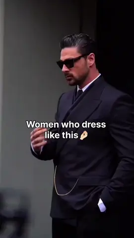 Classy Women⚜️🤌🏻#outfit #classy #oldmoney #oldmoneyaesthetic #style #chic #womenclothing #foryoupage #dress #foryou 