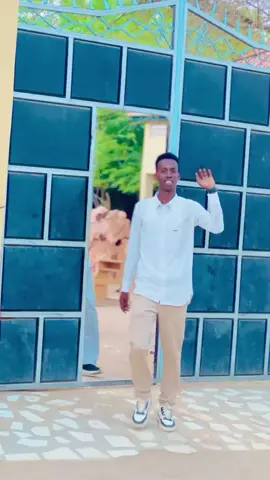 Ala muxu dad waqtiga kala wadaya illahow Mel walbon tagno na xafid  maxan isku xizi dona isna xasuus nan dono   macalinkena Ahmed nuur mahad Adna Wan ku xisi dona  Abalkaga jano Baba😢🫶🥺😔