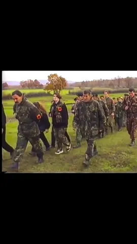 Ushtaret e Ushtrise Çlirimtare te Kosoves, Brigada 114 “Fehmi Lladrovci”. Urime Dite e Çlirimit per te gjithe ata qe jetuan me dinjitet, luftuan me nder dhe na lane nje atdhe te lire. Lavdi perjete te reneve, nderim te gjalleve! Eshte ndjenje, eshte mall, eshte krenari♥️🙏🏼 . . #UÇK #kosova #liberation #freedom #shqipetaretneperbot🇦🇱🌍 #drenica #army 
