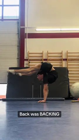 Can you sit on your head in a handstand? #fypシ゚ #recommendations #calisthenics #contortion #handstandchallenge #gym #viral #fyp 