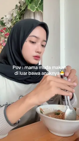 Kalo di bilang capek keluar bawa anak emang capek, tapi kalo bukan kita yang ngisi dunianya siapa lagi 🙂 #madura 