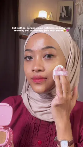 💸 Girl Math 101: Beli cushion  ✅ Dapet SPF ✅ Coverage ringan tapi nutup ✅ Finish glowing Jadi nggak perlu beli foundation, concealer… hemat kan? 😆 💕 Worth it? Banget. #GirlMath #CushionG2G #MakeupPemula #BaseMakeupLokal #SimpleMakeupLook #GlowingMakeup #AestheticMakeup #NoFilterNeeded #cushionviral 