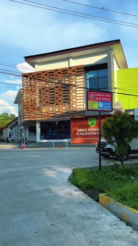 Kiraku Cafe, hampir juga markir 😁 #berau #beraukaltim #tanjungredeb #kalimantantimur #fypシ゚viral 