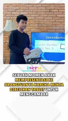 Sebuah momen anak sedang mempresentasi ke orangtuanya karena minta dibelikan tablet untuk menggambar. Semoga bermanfaat ya dek 🤲 Source : yudhipuspa Follow @inversimedia #inversimedia #genz #fyp 