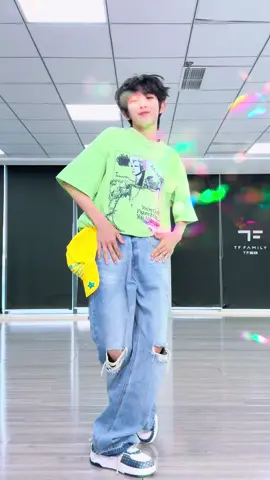 Ooh~! I love it~ Uh it's like a magic~So loveholic I want it' Bout to keep my heart beat knocking💗 #TF家族练习生  Chen Junming #NCTWISH #fyp 