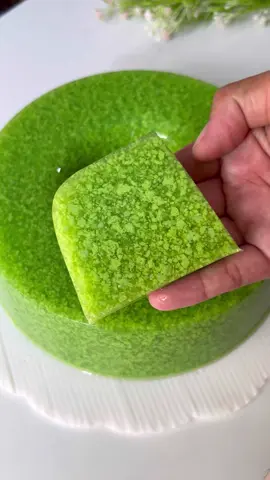 🌸 PUDING LUMUT PANDAN 🌸  Bahan-bahan :  * agar plain 2 bungkus  * gula pasir 250 gr  * garam 1/4 sdt  * vanili 1 sdt  * telur 2 butir  * santan 130 ml  * jus pandan 500 ml ( 10 lembar daun pandan di blend dengan 500 ml air )  * air 700 ml  * skm 80 gr    Note :  🌸 tuang ke cetakan harus dalam keadaan hangat dan tidak beruap supaya lumut nya gak ngendap diatas aja 😁  🌸 gunakan santan kental dan telur fresh ya supaya gak amis dan lumutnya cakep 😍 #pudinglumut #pudinglumutpandan #pudingsantan #pudingenak  #idejualan #reseppuding #resepmudah #resepbaking #reseprumahan #semogaberkah #semogabermanfaat #selamatmencoba #fyp 