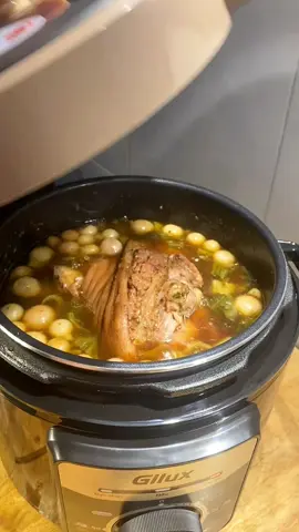 Thay vì phải đứng canh bếp thì mình dùng đến nồi áp suất này, vừa tiện lợi mà còn dễ dùng nữa #maiphuocthien102 #Noiapsuatdien #giadunggilux #monngonmoingay #monkhoham #NoihamdienGilux #Noiapsuat #giadunggilux #Gilux #nauancungtiktok #LearnOnTikTok 