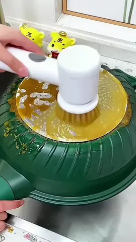 Vết bẩn cứng đầu? Có em này là xong! 🧼 Lau dọn chưa bao giờ dễ và vui đến thế ✨ Nhỏ mà có võ – sạch bong mọi ngóc ngách! 🛒 Đang SALE sốc, xem xong nhớ đặt hàng liền nha! #vethamkho #banchaivesinh #meohaycuocsong #reviewdohay   #giadungthongminh #noinathat #meovatgiadinh #fyp #xuhuong2025