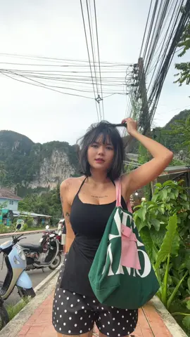harusnya gue pura2 jatoh haha