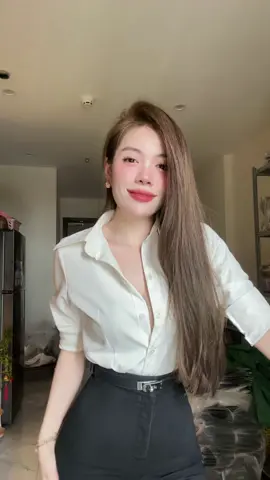 Trắng đủ size rùi nha mấy ngừi đẹp #xuhuongtiktok #viral #fypシ #basic #livetiktok #outfit #somi 
