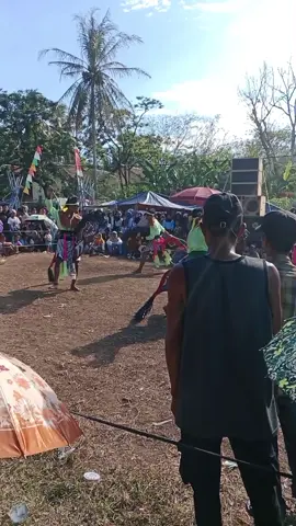 kesenian tradisional kuda lumping dalam acara sedekah bumi/bersih desa, desa giriyoso... @Nani Andespa 