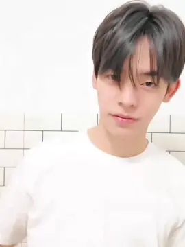 no way his bare face is sooo #porsuppakarn 